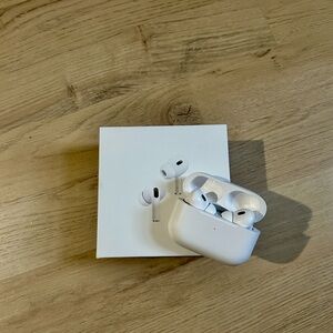 New Apple AirPod Pros White with Charging Cable